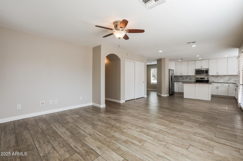 010-photo-family-room-14927076