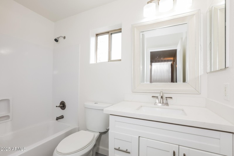 013-photo-main-bathroom-14927064