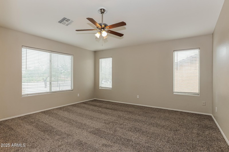 009-photo-main-bedroom-14961718