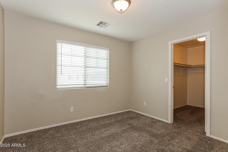 013-photo-bedroom-14961714