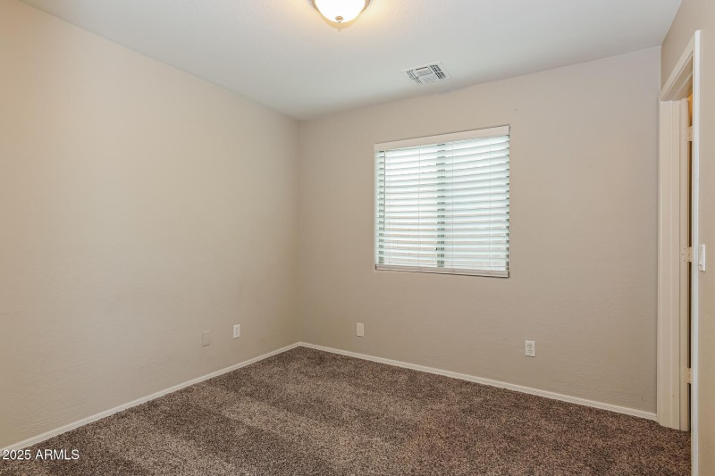 017-photo-bedroom-14961732