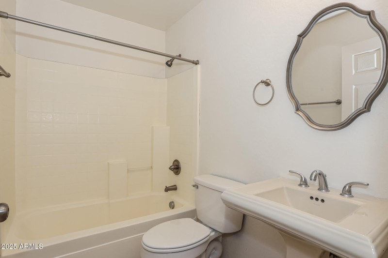 019-photo-bathroom-14961731