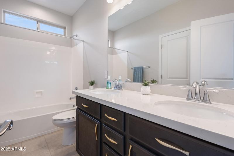 Upstairs onsuite bathroom