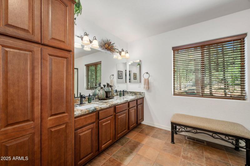 25-Primary Bathroom (1)