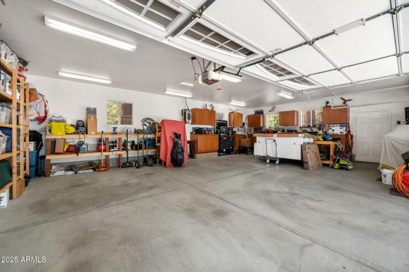 37-Garage Interior (1)