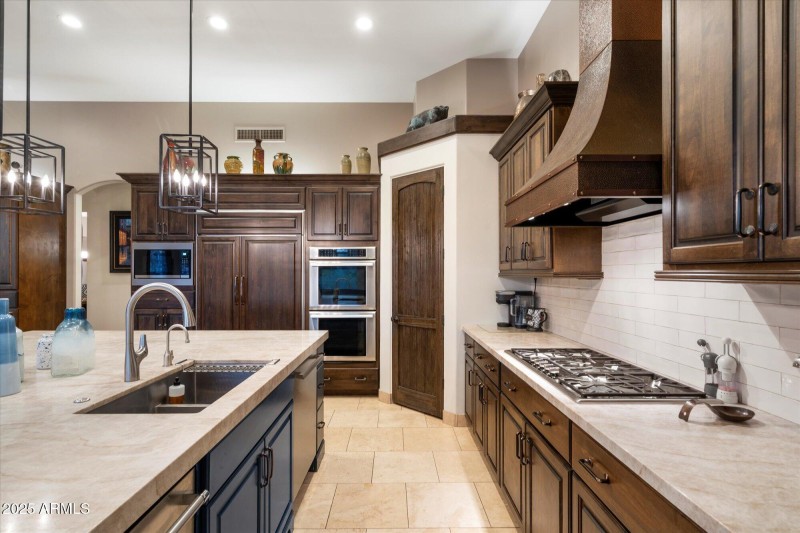 Chef’s Kitchen with Gas Cooktop