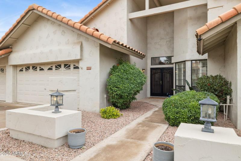 3-web-or-mls-9857-e-windrose-dr