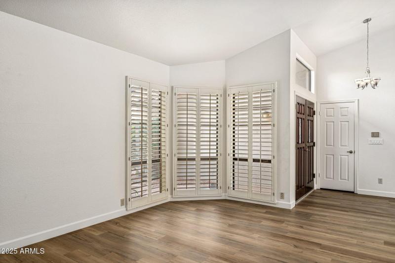 7-web-or-mls-9857-e-windrose-dr