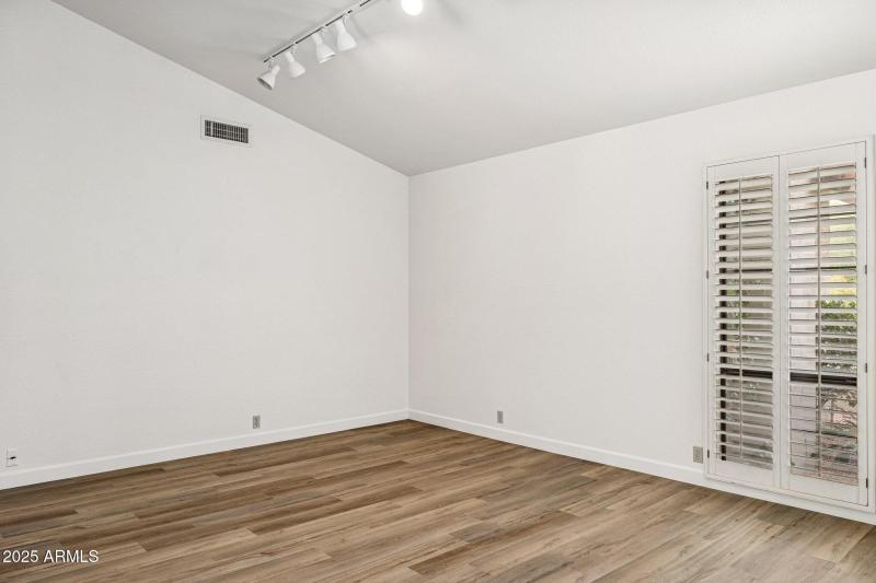 5-web-or-mls-9857-e-windrose-dr