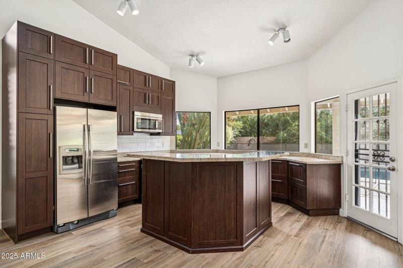 12-web-or-mls-9857-e-windrose-dr