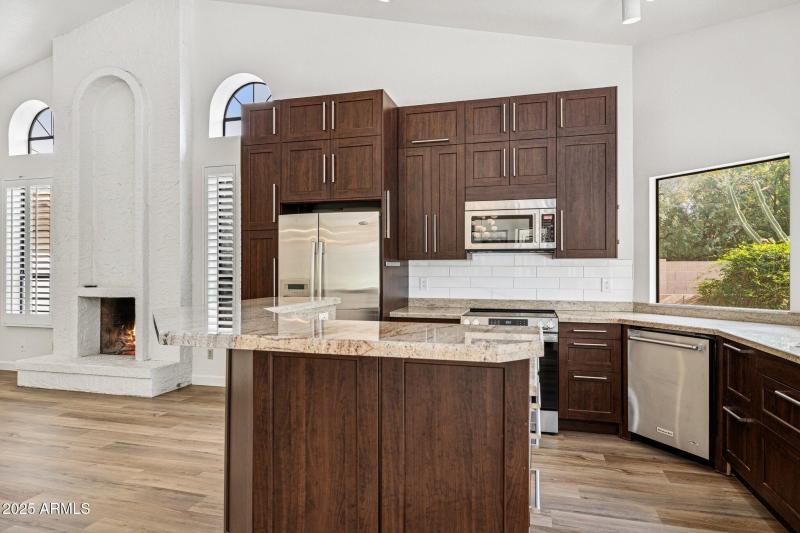 14-web-or-mls-9857-e-windrose-dr