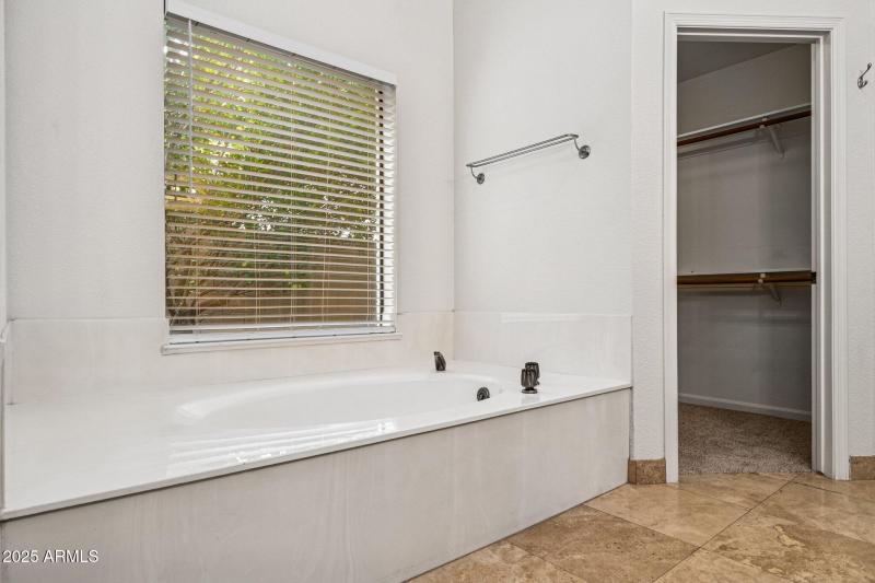 22-web-or-mls-9857-e-windrose-dr