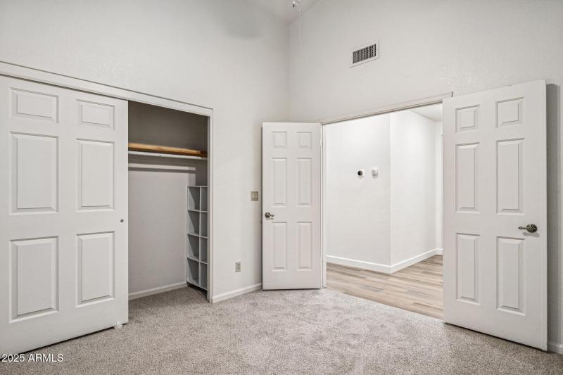 25-web-or-mls-9857-e-windrose-dr