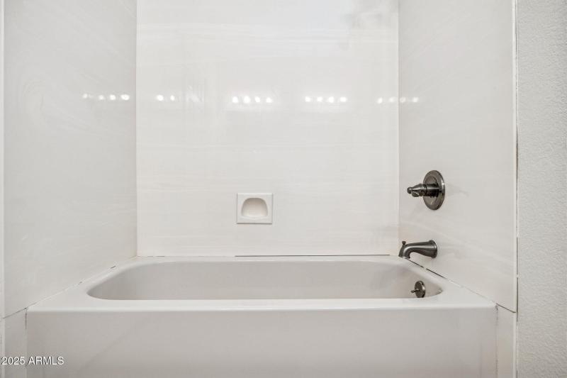 31-web-or-mls-9857-e-windrose-dr