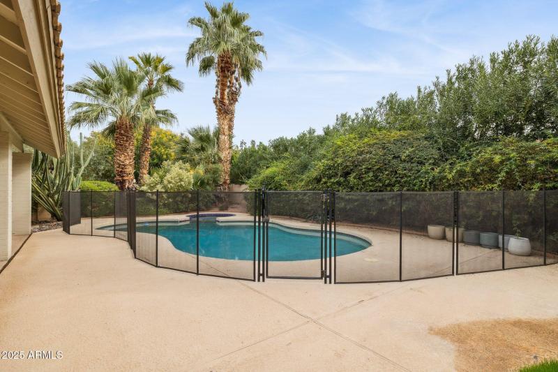 39-web-or-mls-9857-e-windrose-dr