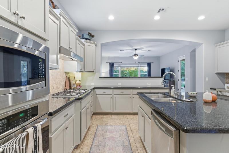 15_59d5ead5-dbd1-4463-aa40-3812a3441263