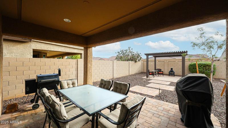 Covered Patio w/Pavers