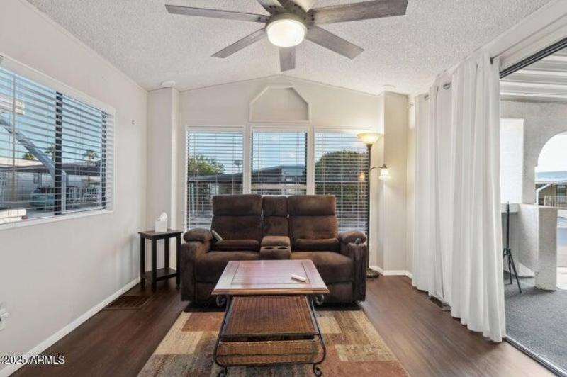 20251003133357009817000000-o