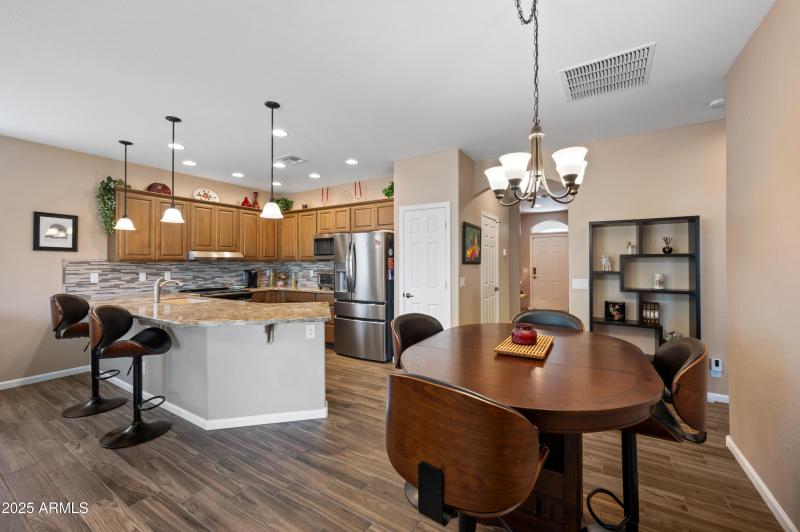 SC484 Dining to kitchen