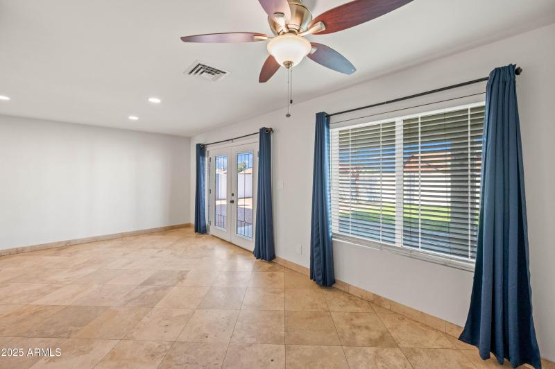 4046 E Hidalgo Ave Phoenix AZ 85040-43