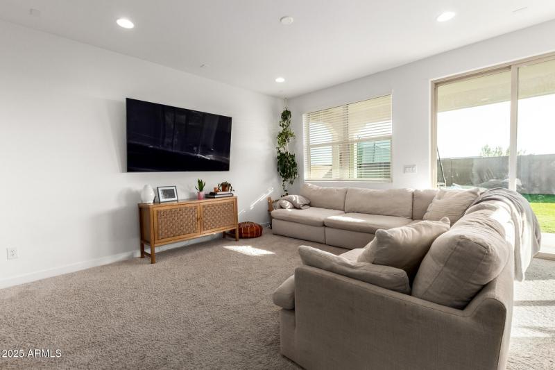 07 - Echo family room