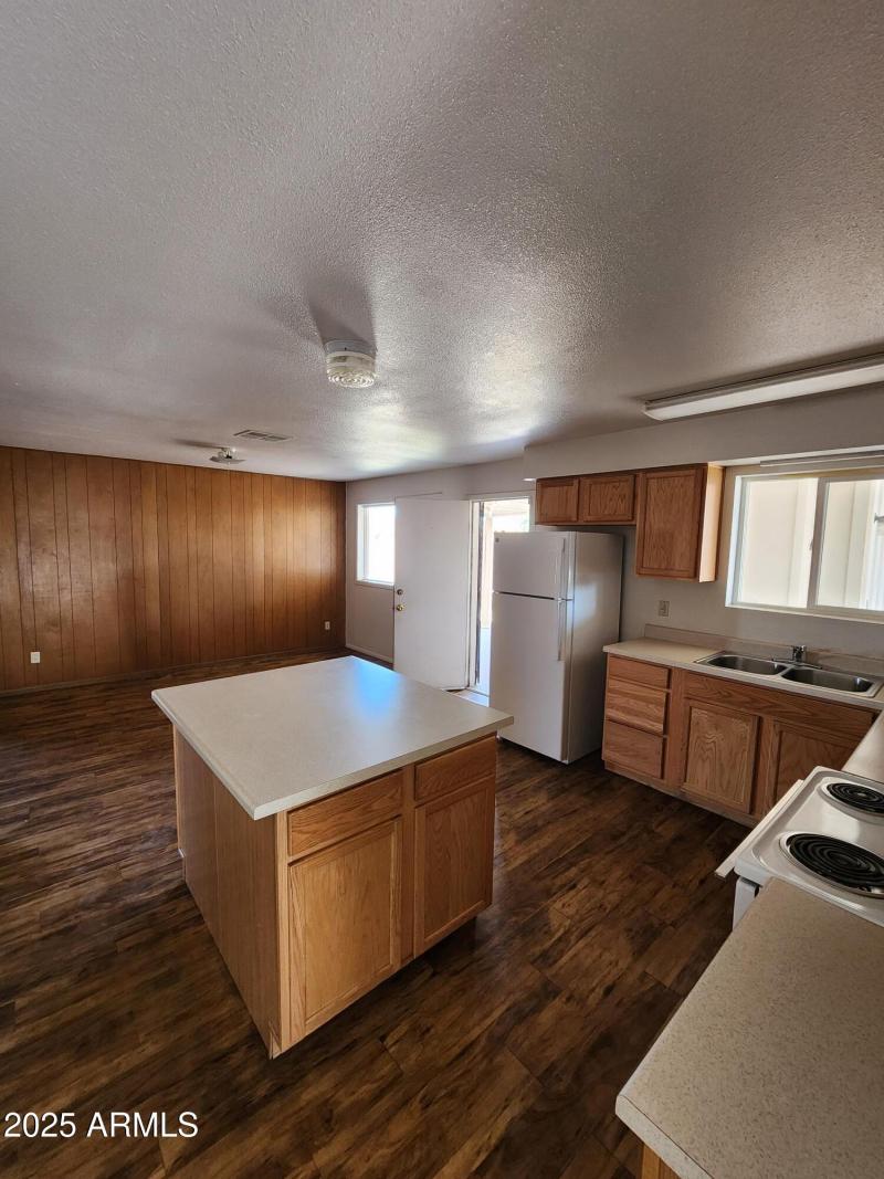 f-208-135-16594113_9PhAYjTu_5