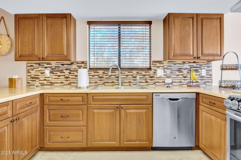 14-web-or-mls-4244 E Ashler Hill Dr-14