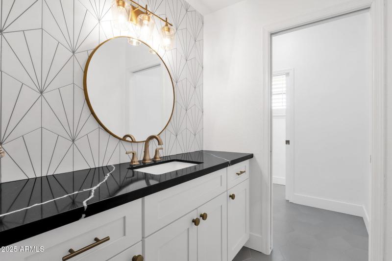 Hall bath ensuite entrance