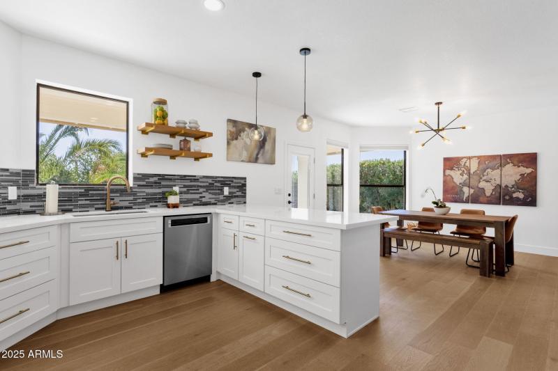 Kitchen and breakfast