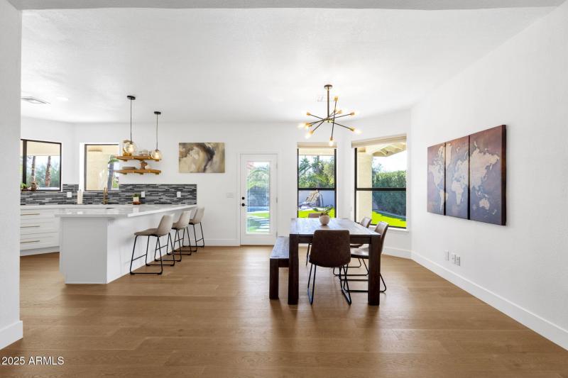 Kitchen and breakfast