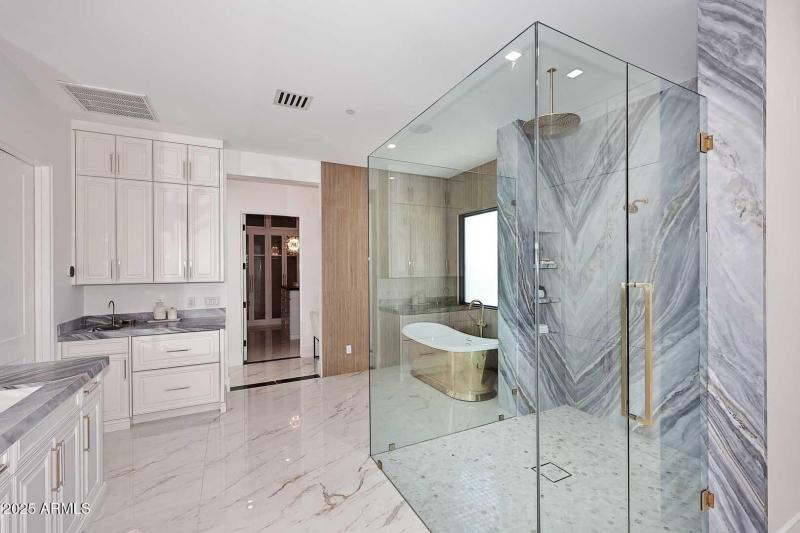 Primary Bath-Showser