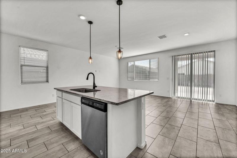 1737 E Desert Breeze Pl-7