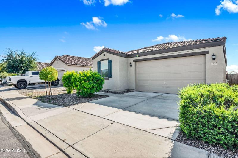 1737 E Desert Breeze Pl-2