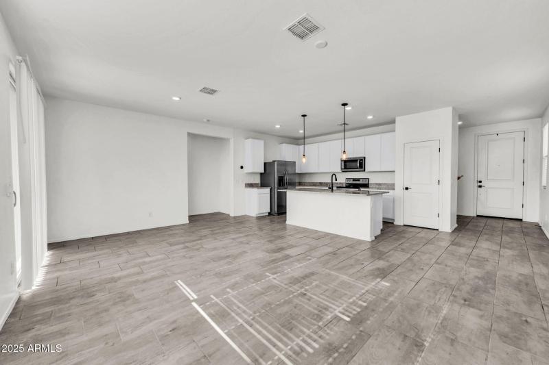 1737 E Desert Breeze Pl-5