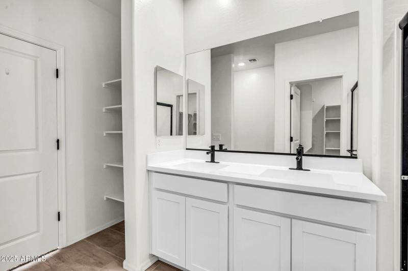 1737 E Desert Breeze Pl-10