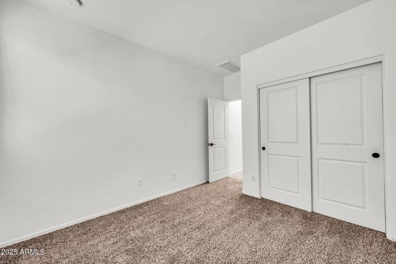 1737 E Desert Breeze Pl-18