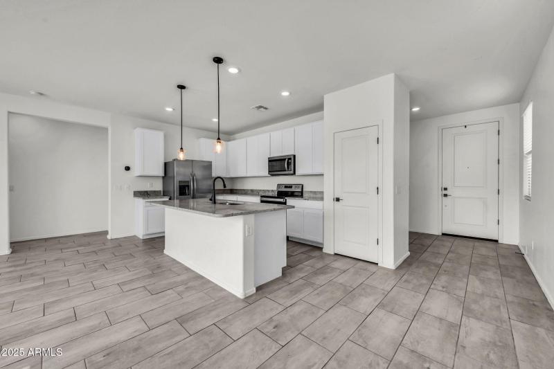 1737 E Desert Breeze Pl-9