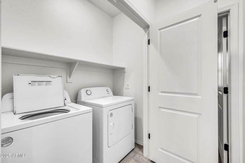 1737 E Desert Breeze Pl-16