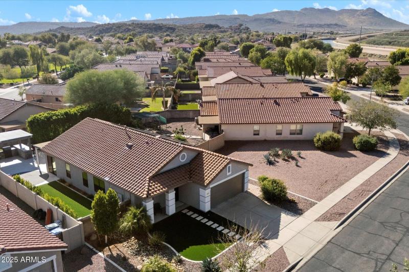 Space between Neighbor