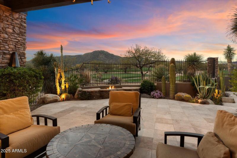 15-Living Room Patio