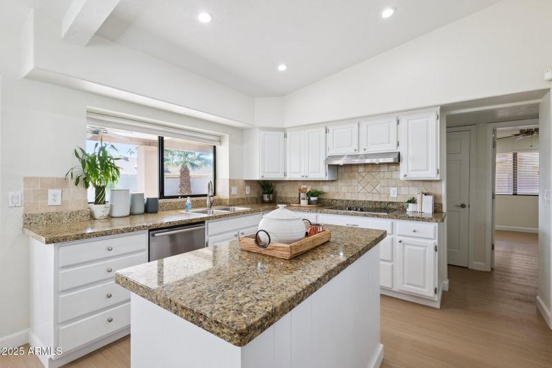 11-web-or-mls-15-e-kathleen-rd