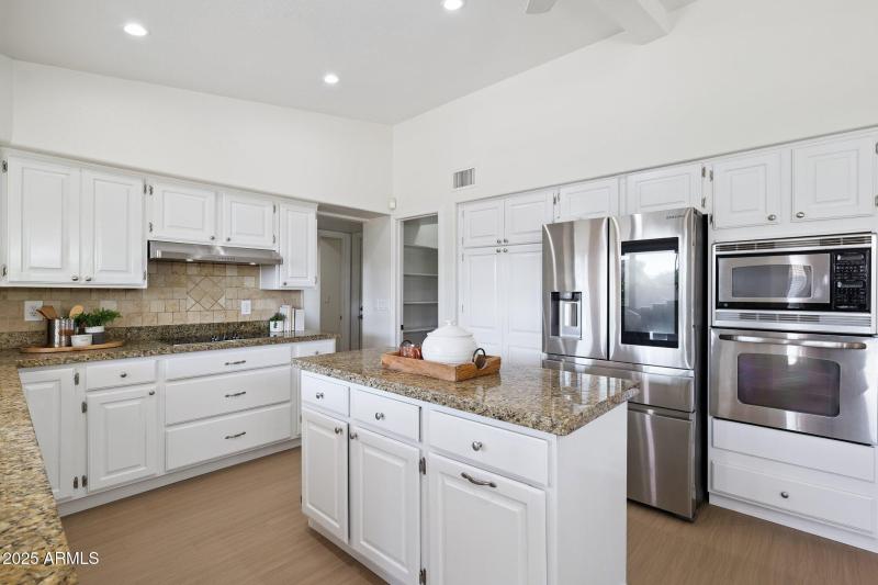 12-web-or-mls-15-e-kathleen-rd