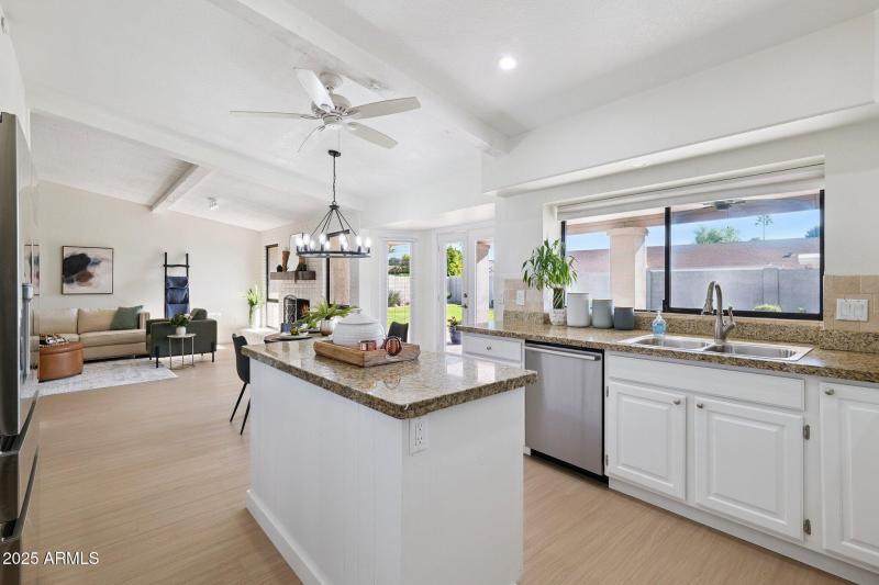 13-web-or-mls-15-e-kathleen-rd