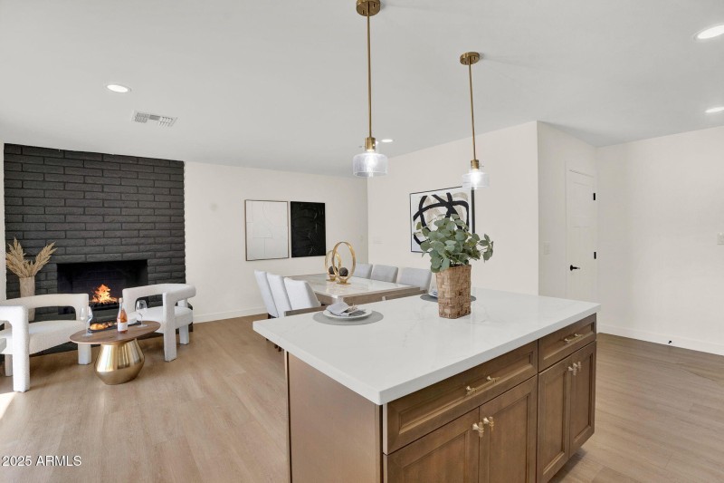 13-web-or-mls-2137 E Cornell Dr -16