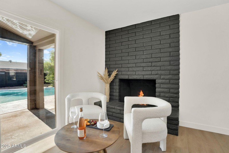 16-web-or-mls-2137 E Cornell Dr -12