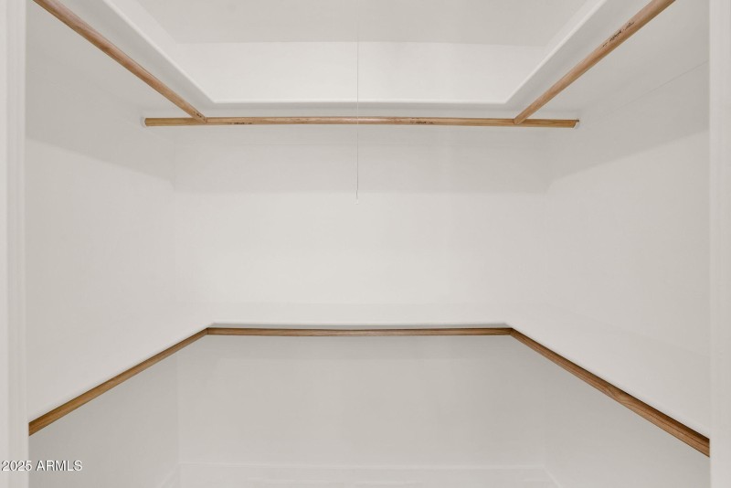 23-web-or-mls-2137 E Cornell Dr -25