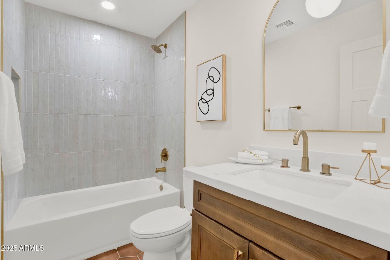 32-web-or-mls-2137 E Cornell Dr -30