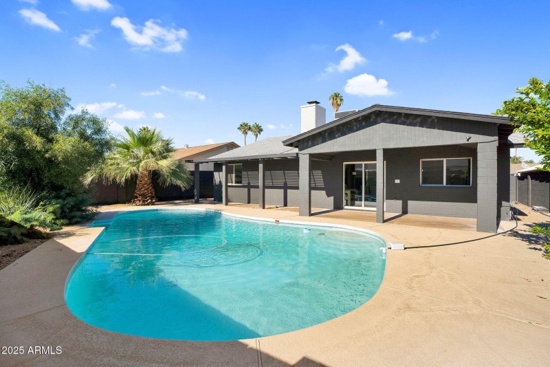 37-web-or-mls-2137 E Cornell Dr -43