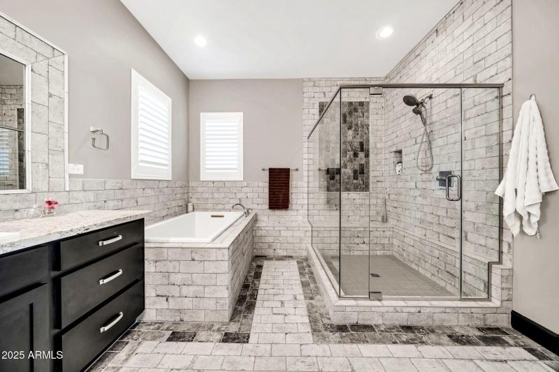 Primary Shower & Tub
