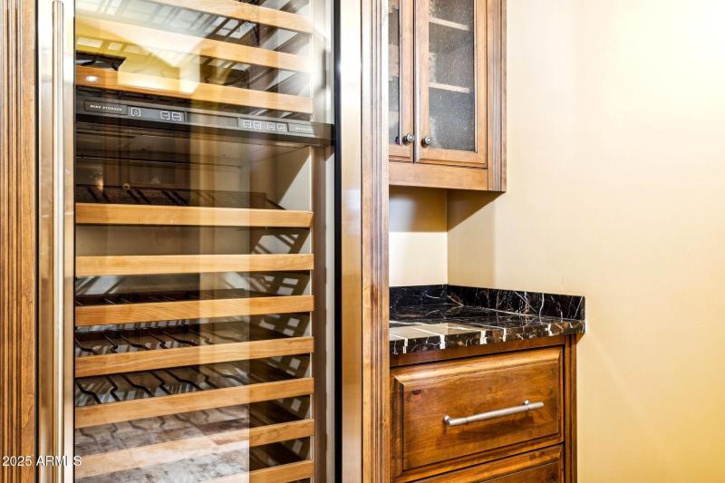 Wine cooler in the butlers pantry